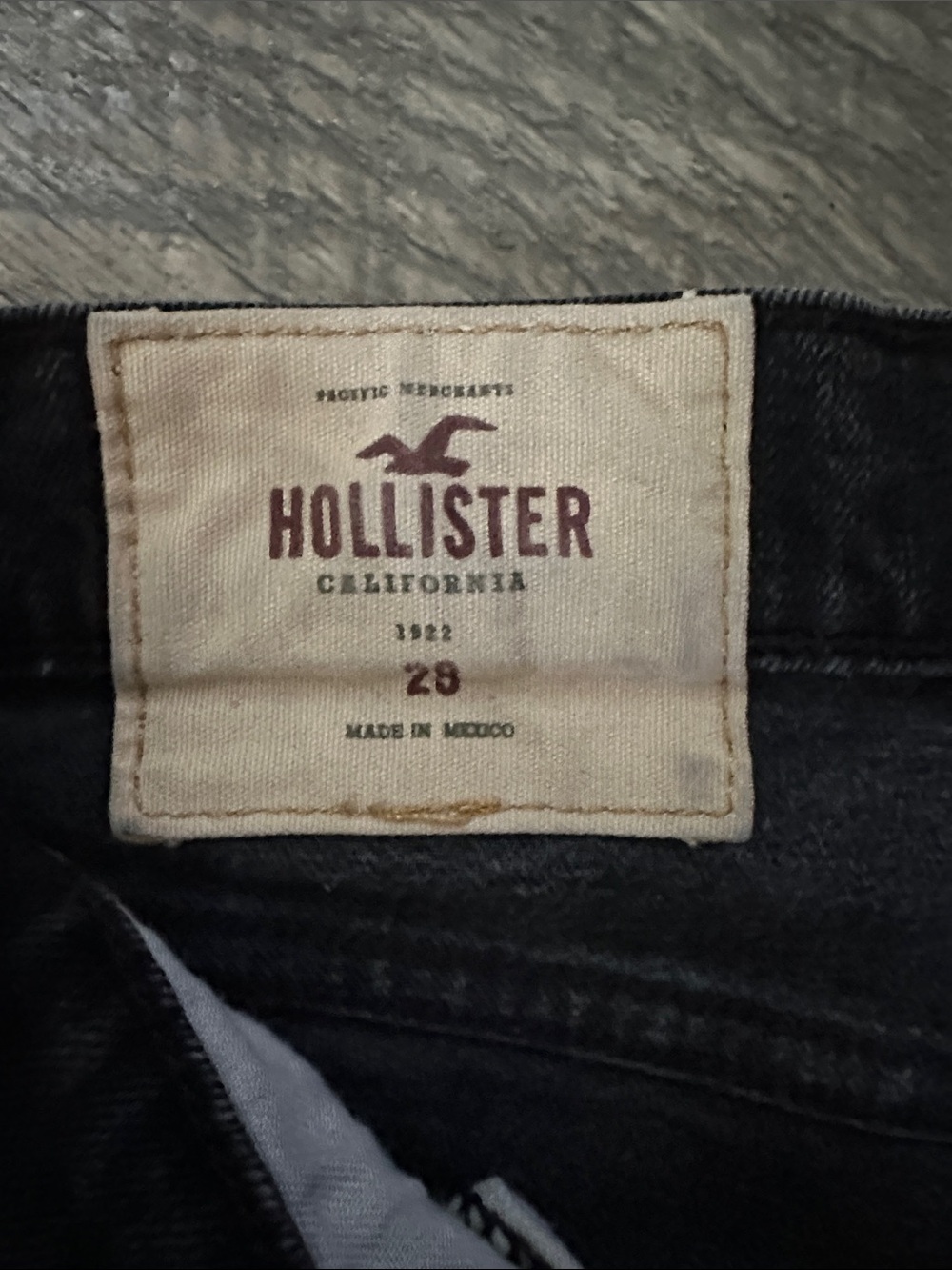 Hollister Black Denim Jean shorts with Logo Patch distressed women’s size 28 - Picture 2 of 8